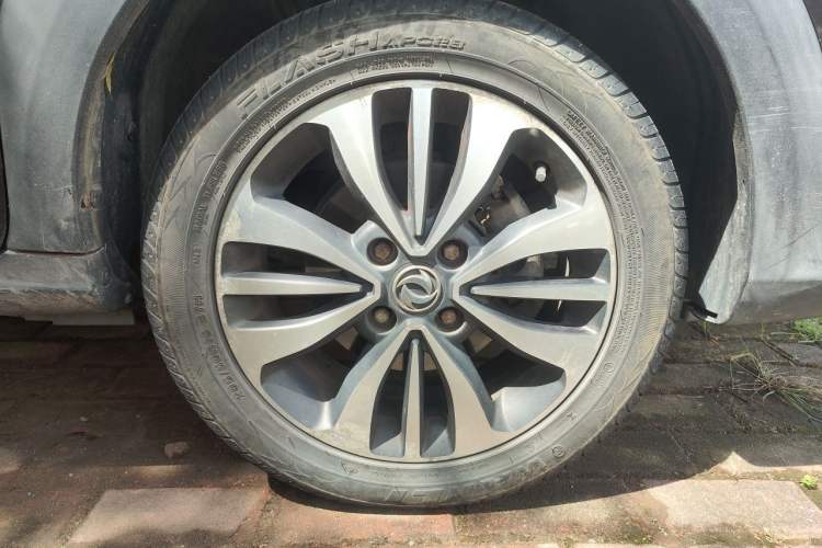 Used Dongfeng Aeolus AX3 2016 1.4T Manual ZhiKu Model Right Front Wheel Hub