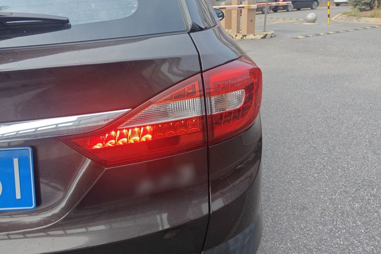 Used Dongfeng Aeolus AX3 2016 1.5L Automatic ZhiKu Model Right Rear Taillight