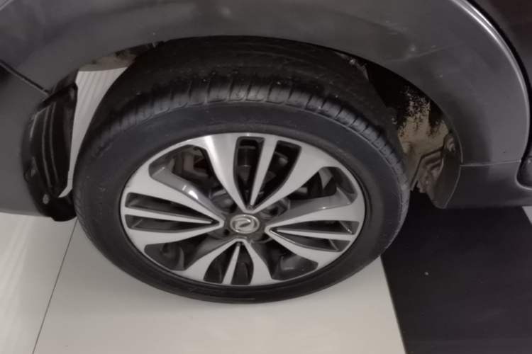 Used Dongfeng Aeolus AX3 2016 1.5L Automatic ZhiKu Model Right Rear Wheel Hub