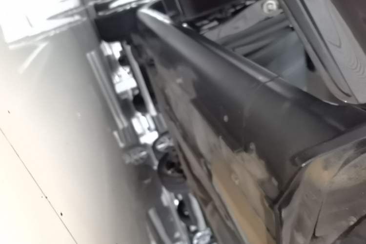 Used Dongfeng Aeolus AX3 2016 1.5L Automatic ZhiKu Model Right Side Sill