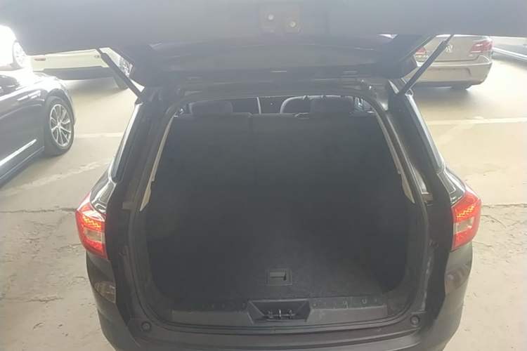 Used Dongfeng Aeolus AX3 2016 1.5L Automatic Zunku Model Trunk