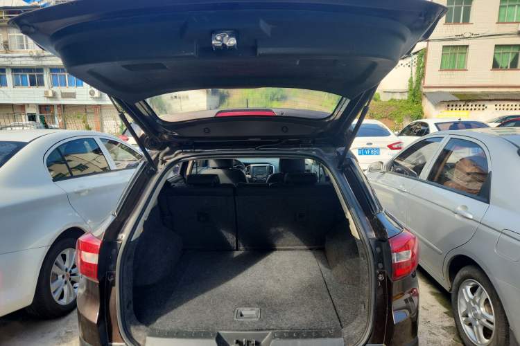 Used Dongfeng Aeolus AX3 2016 1.5L Manual ZhiKu Model Trunk