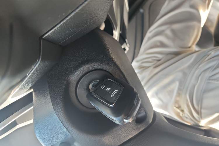 Used Dongfeng Aeolus AX3 2016 1.5L Manual ZhiKu Model Vehicle Key
