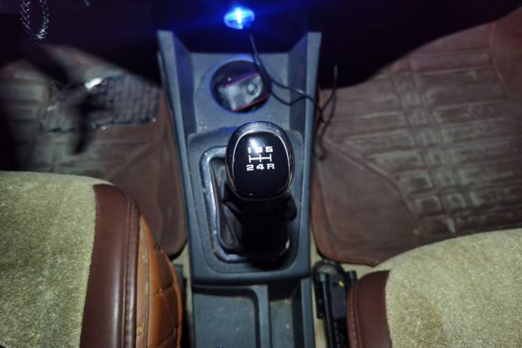 Used Dongfeng Aeolus AX3 2016 1.5L Manual ZhiKu Model Gear Lever