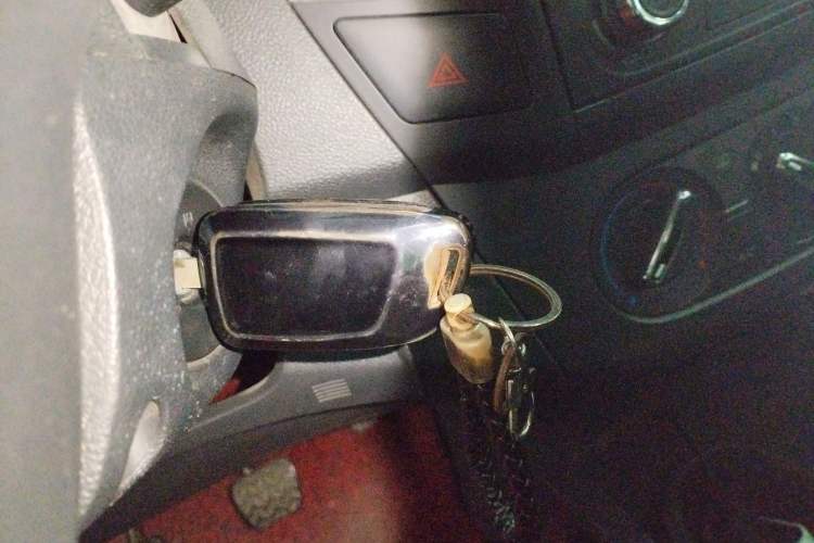 Used Dongfeng Aeolus AX3 2016 1.5L Manual ZhiKu Model Interior 1