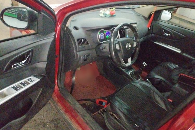 Used Dongfeng Aeolus AX3 2016 1.5L Manual ZhiKu Model Interior 3