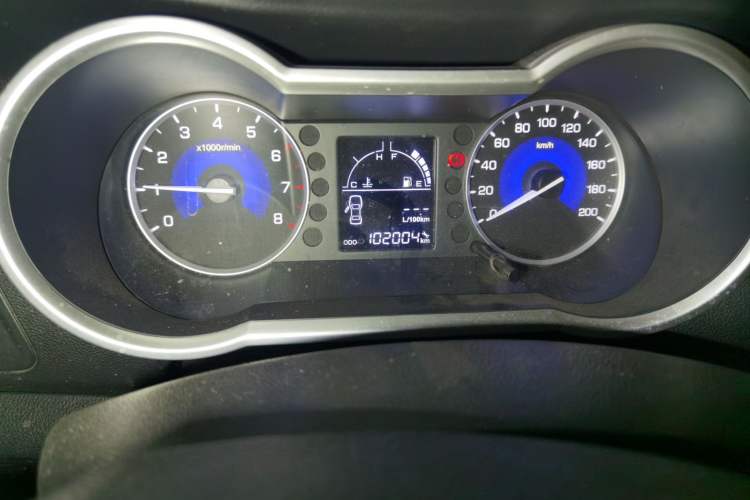 Used Dongfeng Aeolus AX3 2016 1.5L Manual ZhiKu Model Odometer Close Up