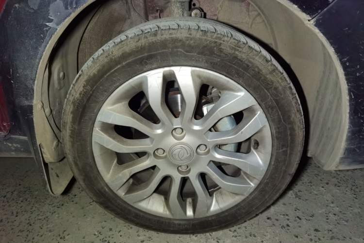 Used Dongfeng Aeolus AX3 2016 1.5L Manual ZhiKu Model Right Front Wheel Hub