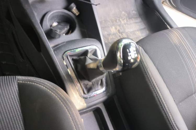 Used Dongfeng Aeolus AX3 2016 1.4T Manual ZhiKu Model Gear Lever