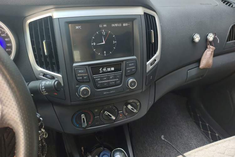 Used Dongfeng Aeolus AX3 2016 1.5L Automatic ZhiKu Model Audio And AC Panel