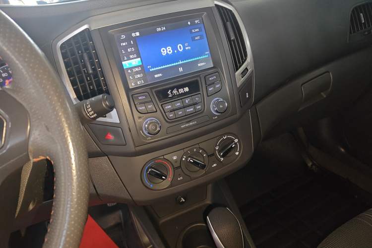 Used Dongfeng Aeolus AX3 2016 1.5L Automatic Zunku Model Audio And AC Panel