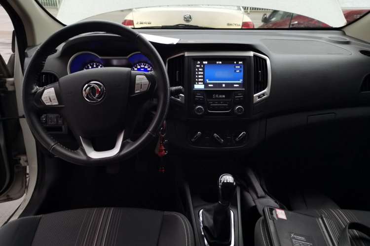 Used Dongfeng Aeolus AX3 2016 1.5L Manual ZhiKu Model Center Console