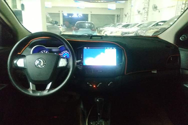 Used Dongfeng Aeolus AX3 2016 1.5L Automatic Shangkue Model Center Console