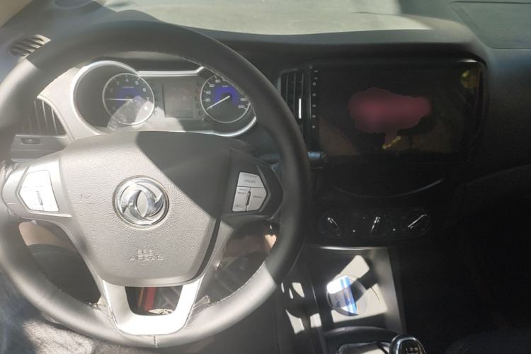 Used Dongfeng Aeolus AX3 2016 1.5L Manual ZhiKu Model Center Console
