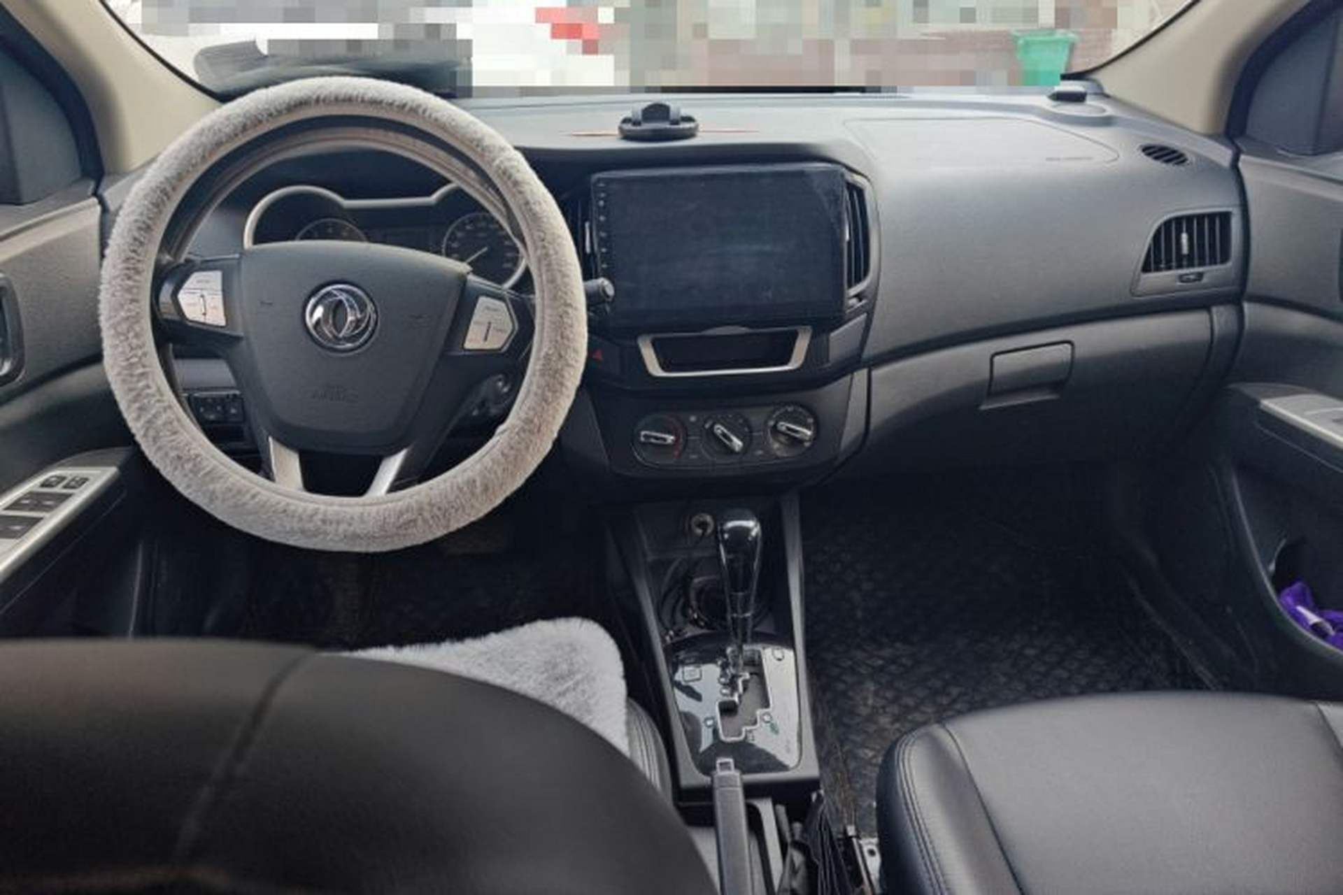 Used Dongfeng Aeolus AX3 2016 1.5L Automatic Shangkue Model Center Console