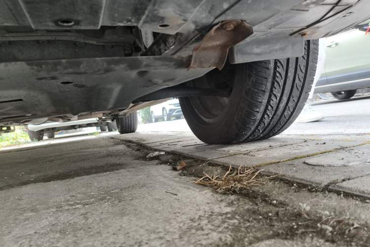 Used Dongfeng Aeolus AX3 2016 1.5L Automatic ZhiKu Model Chassis Front Left