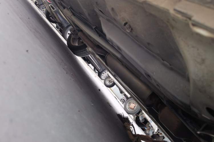 Used Dongfeng Aeolus AX3 2016 1.5L Manual ZhiKu Model Chassis Front Right