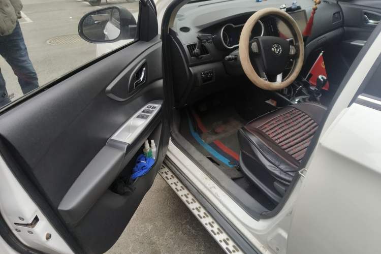 Used Dongfeng Aeolus AX3 2016 1.5L Manual ZhiKu Model Driver Seat