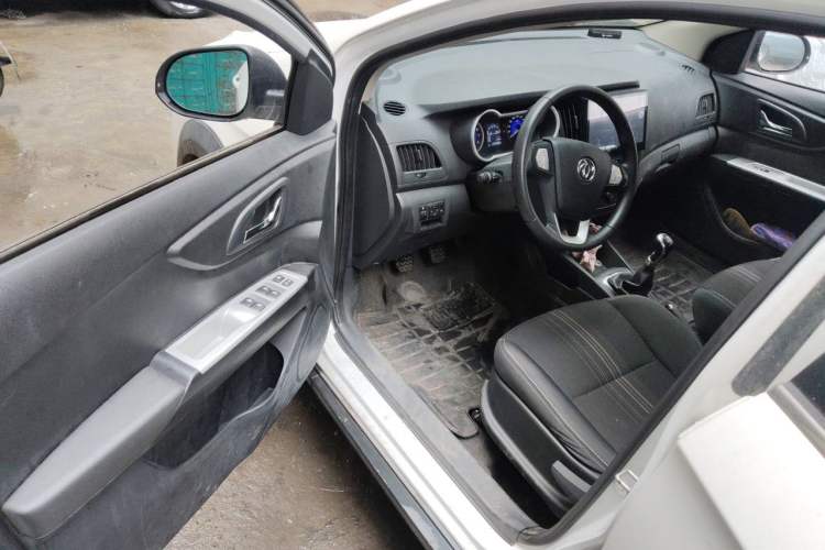 Used Dongfeng Aeolus AX3 2016 1.5L Manual Shangkue Model Driver Seat