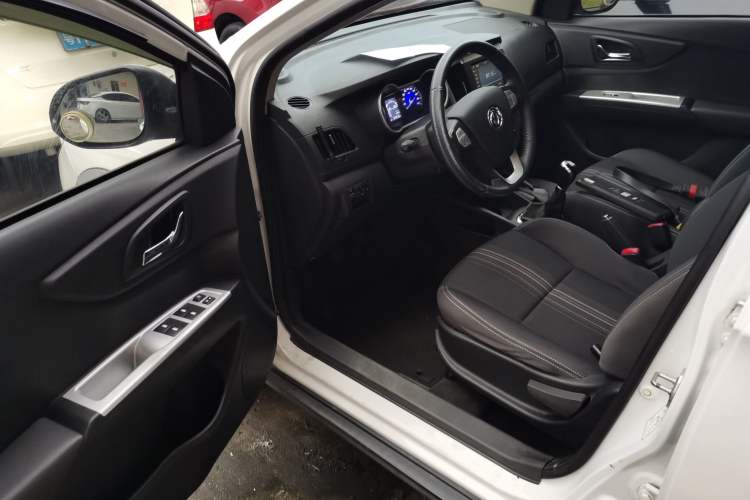 Used Dongfeng Aeolus AX3 2016 1.5L Manual ZhiKu Model Driver Seat