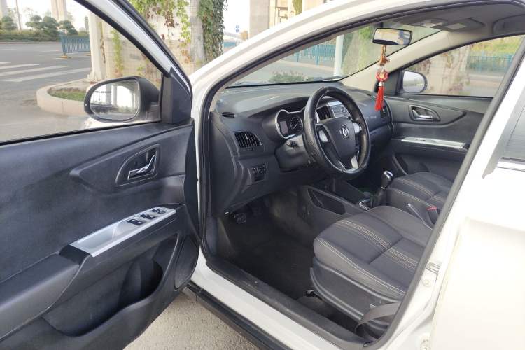Used Dongfeng Aeolus AX3 2016 1.5L Manual Shangkue Model Driver Seat