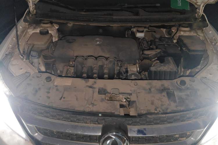 Used Dongfeng Aeolus AX3 2016 1.5L Manual ZhiKu Model Engine Bay