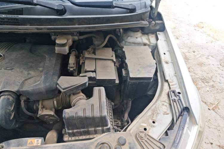 Used Dongfeng Aeolus AX3 2016 1.5L Manual Shangkue Model Engine Bay Left