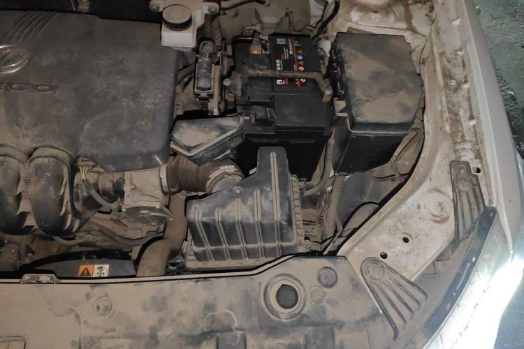 Used Dongfeng Aeolus AX3 2016 1.5L Manual ZhiKu Model Engine Bay Left