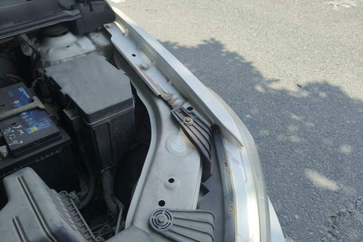 Used Dongfeng Aeolus AX3 2016 1.5L Manual Shangkue Model Engine Bay Left