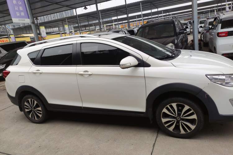 Used Dongfeng Aeolus AX3 2016 1.5L Automatic Zunku Model Exterior 2