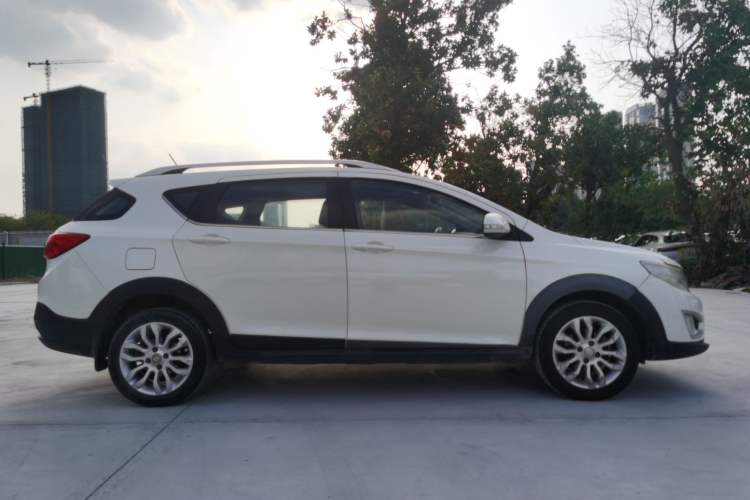 Used Dongfeng Aeolus AX3 2016 1.5L Manual ZhiKu Model Exterior 2