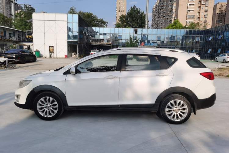 Used Dongfeng Aeolus AX3 2016 1.5L Manual ZhiKu Model Exterior 5