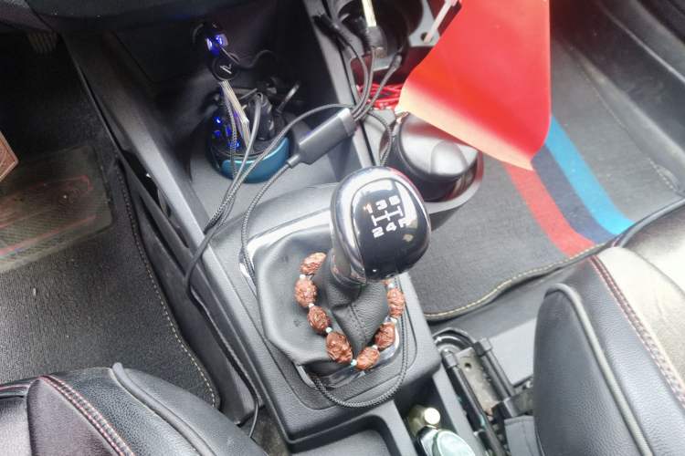 Used Dongfeng Aeolus AX3 2016 1.5L Manual ZhiKu Model Gear Lever
