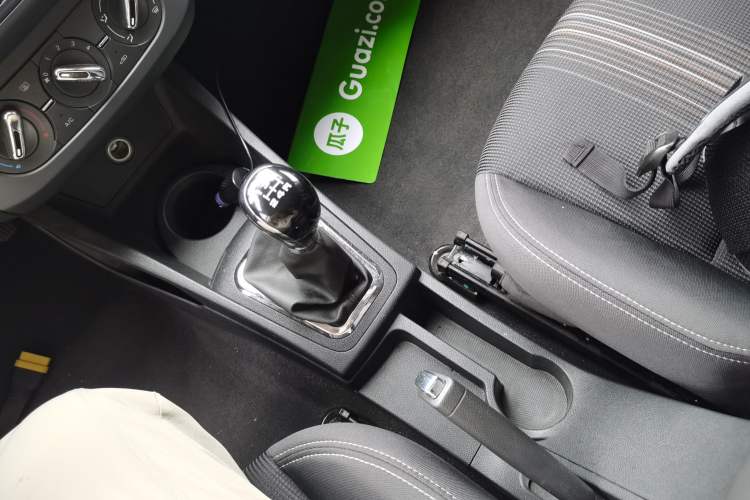 Used Dongfeng Aeolus AX3 2016 1.5L Manual ZhiKu Model Gear Lever