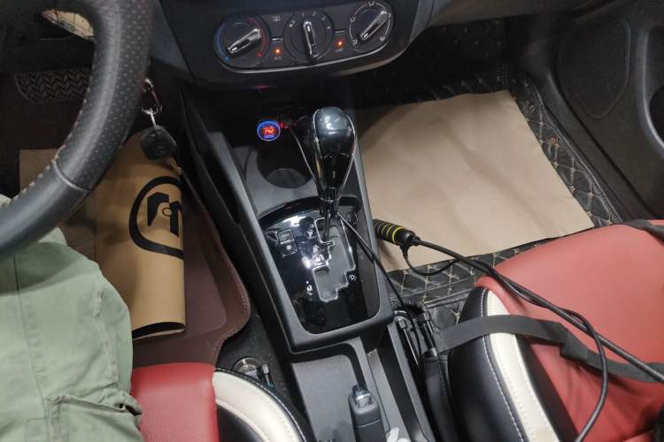 Used Dongfeng Aeolus AX3 2016 1.5L Automatic ZhiKu Model Gear Lever