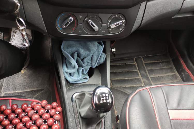 Used Dongfeng Aeolus AX3 2016 1.5L Manual ZhiKu Model Gear Lever