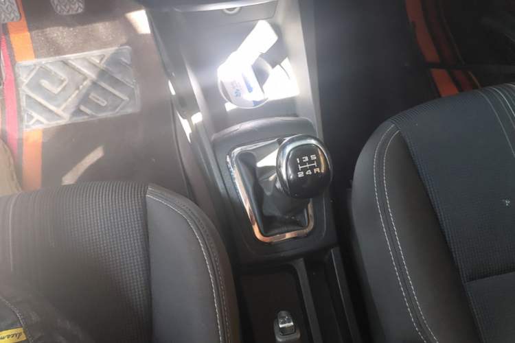 Used Dongfeng Aeolus AX3 2016 1.5L Manual ZhiKu Model Gear Lever