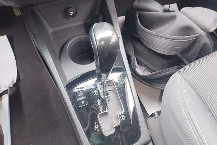 Used Dongfeng Aeolus AX3 2016 1.5L Automatic Zunku Model Gear Lever