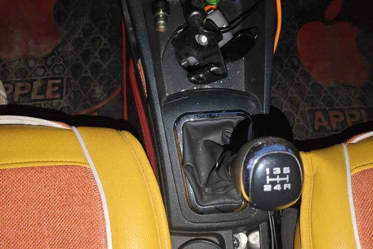 Used Dongfeng Aeolus AX3 2016 1.5L Manual ZhiKu Model Gear Lever