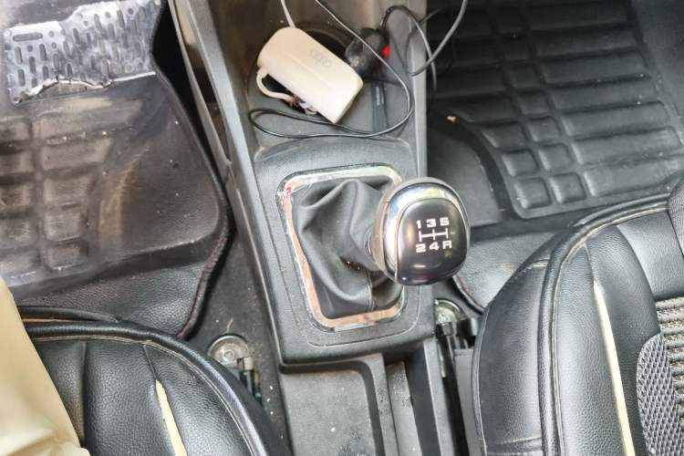 Used Dongfeng Aeolus AX3 2016 1.5L Manual ZhiKu Model Gear Lever