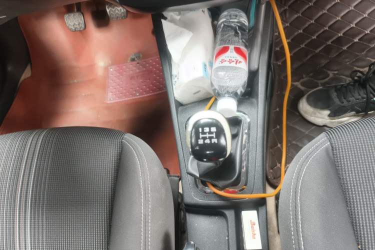 Used Dongfeng Aeolus AX3 2016 1.5L Manual ZhiKu Model Gear Lever