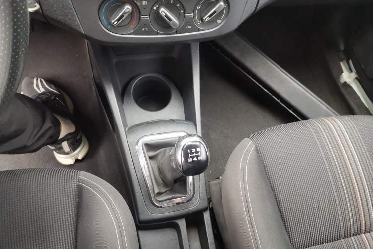 Used Dongfeng Aeolus AX3 2016 1.5L Manual ZhiKu Model Gear Lever