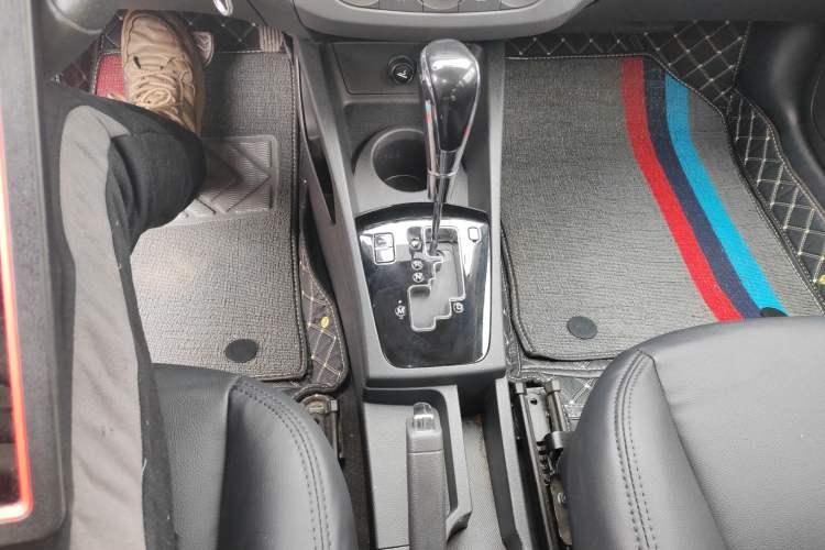 Used Dongfeng Aeolus AX3 2016 1.5L Automatic Zunku Model Gear Lever