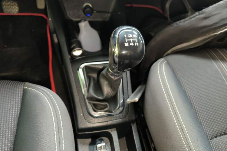 Used Dongfeng Aeolus AX3 2016 1.5L Manual ZhiKu Model Gear Lever