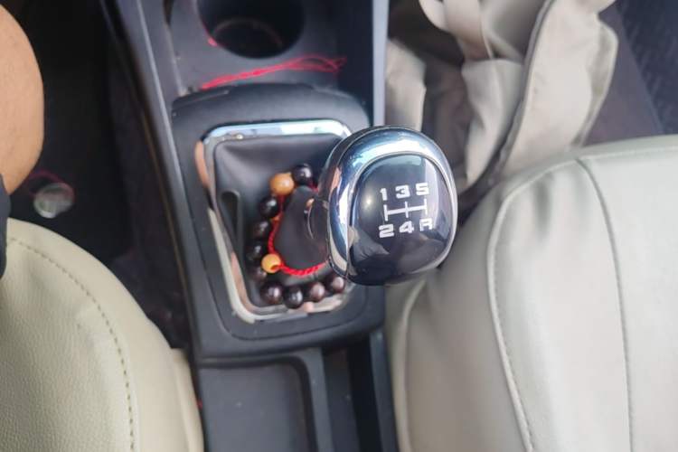 Used Dongfeng Aeolus AX3 2016 1.5L Manual ZhiKu Model Gear Lever
