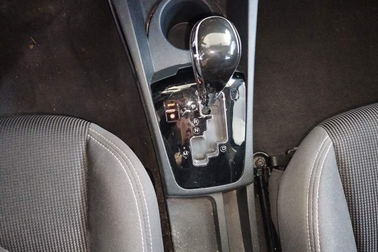Used Dongfeng Aeolus AX3 2016 1.5L Automatic ZhiKu Model Gear Lever