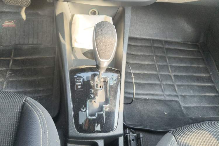 Used Dongfeng Aeolus AX3 2016 1.5L Automatic Zunku Model Gear Lever