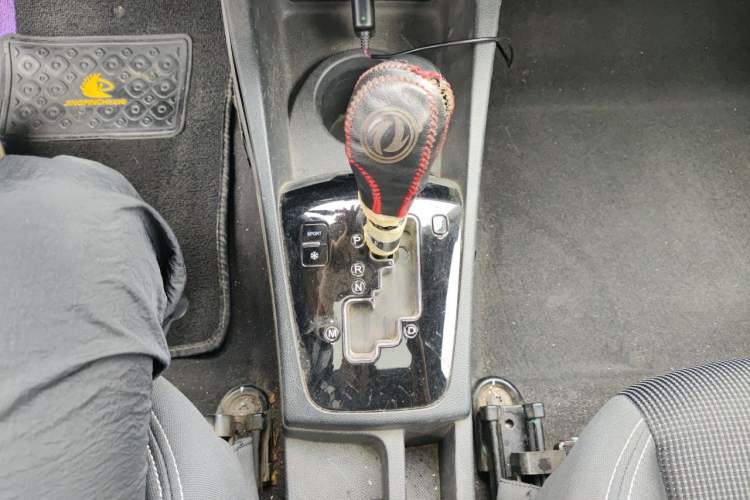 Used Dongfeng Aeolus AX3 2016 1.5L Automatic Zunku Model Gear Lever