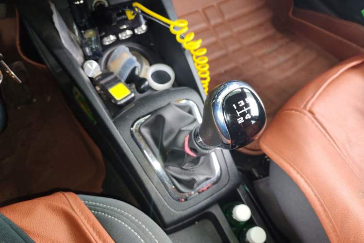 Used Dongfeng Aeolus AX3 2016 1.5L Manual Shangkue Model Gear Lever