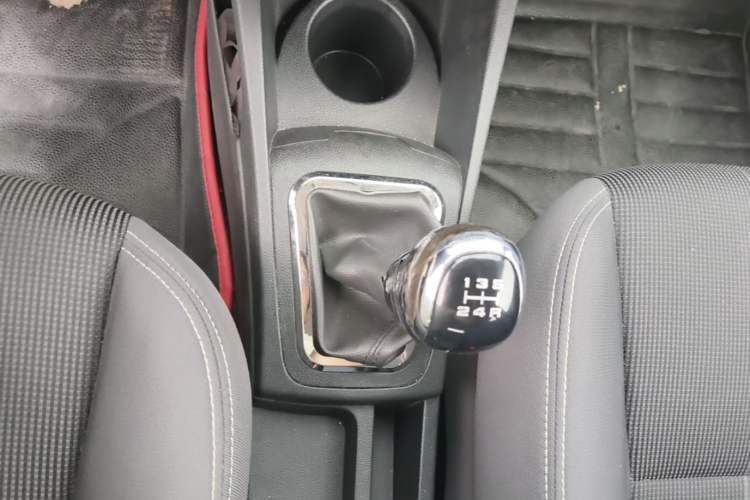 Used Dongfeng Aeolus AX3 2016 1.5L Manual Shangkue Model Gear Lever